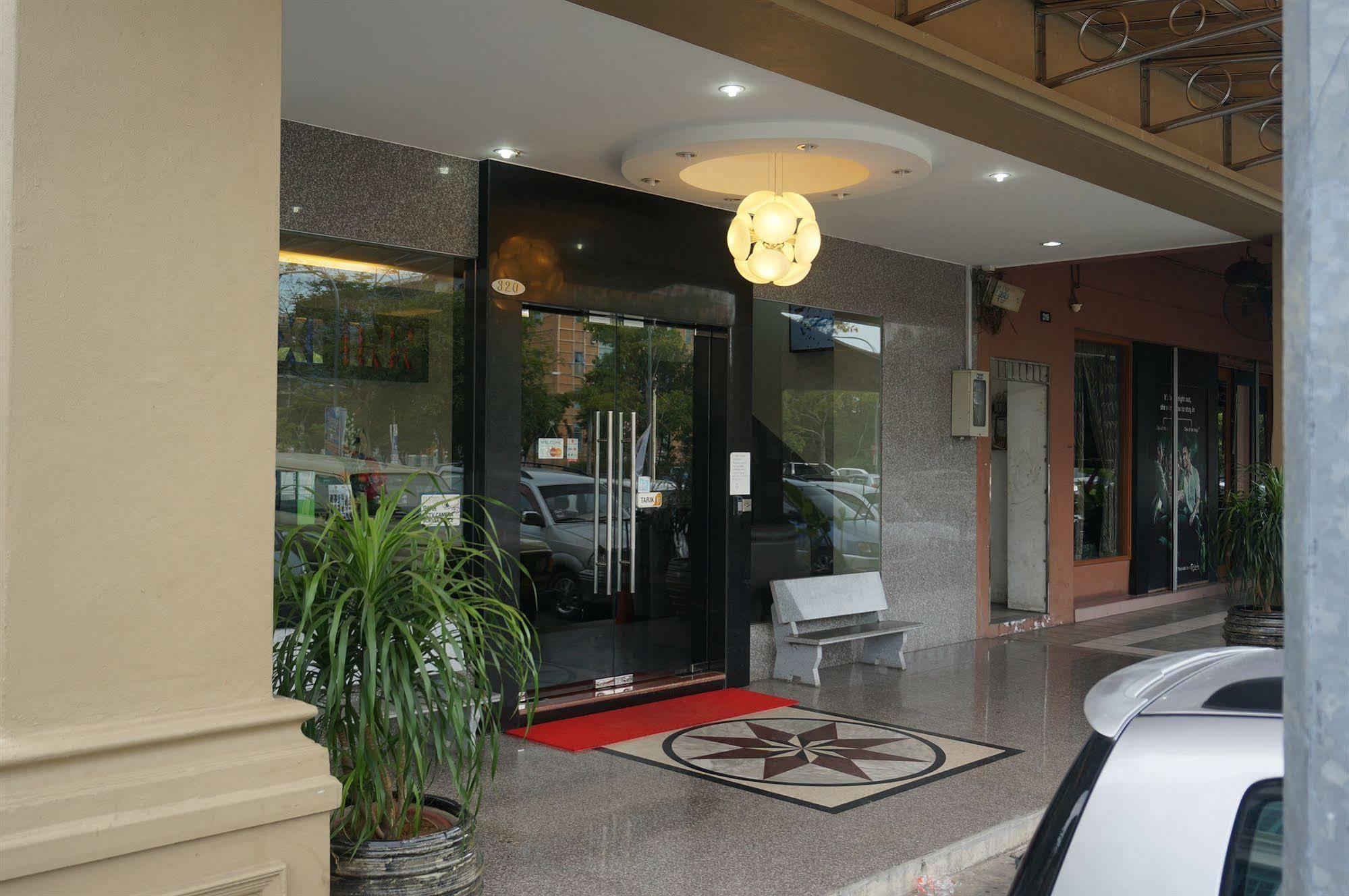 Maxi Inn Bintulu Esterno foto